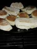 Pan casero común y pan con queso condimentado