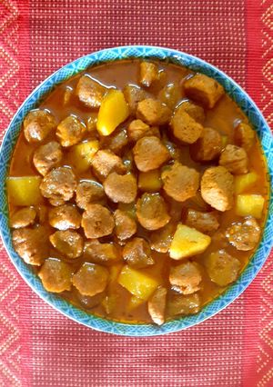 সয়াবিন ও আলুর তেল ঝাল রেসিপির প্রধান ছবি