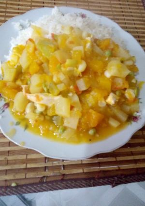 Una foto de Picante de zapallo con verduras y tiras de pollo