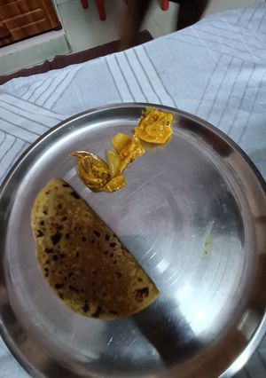 दाल का पराठा(DAL PARATHA RECIPE IN HINDI) रेसिपी मुख्य फोटो