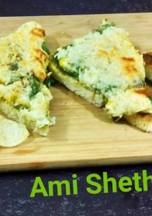 કેફે સ્ટાઈલ પાલક કોર્ન ઓપન સેન્ડવિચ (Cafe Style Palak Corn Open Sandwich Recipe In Gujarati) રેસીપી મુખ્ય ફોટો