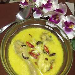 A picture of Opor Ayam.