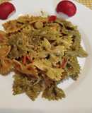 Pasta con ensalada china y pesto Exprés
