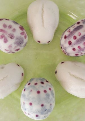 Une photo de Les lapins et les œufs de Pâques- Jouyo Manju (Wagashi)