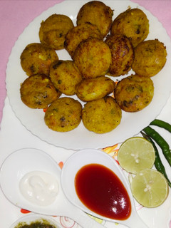 बची हुई दाल और चाबल के अप्पे (left over pulse & rice appe) रेसिपी मुख्य फोटो