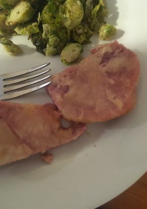 A picture of Sliced smoked ham.