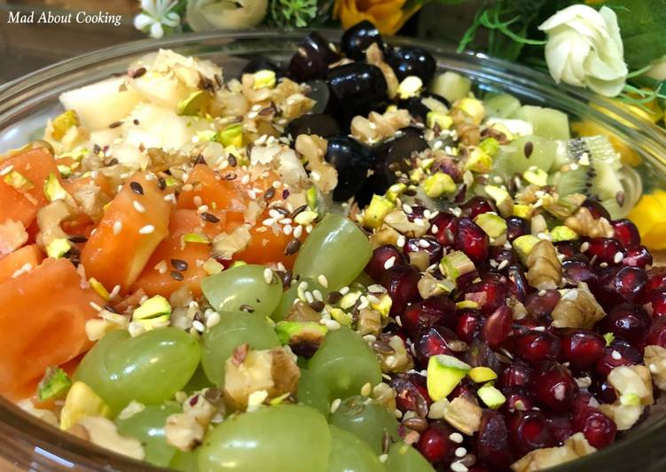 Healthy Breakfast Bowl – Nutty Fruit Salad