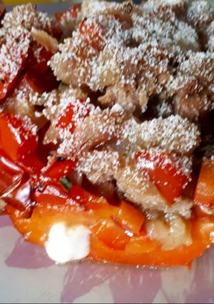 Foto principal de Pimiento relleno de verduras y atún, con pasas