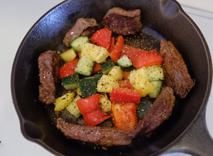 懶人牛排時蔬丼 的食譜成品照片