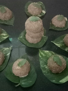 ચુરમાના લાડુ (churma na laddu recipe in Gujarati) રેસીપી મુખ્ય ફોટો