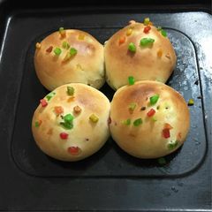 A picture of Tutti frutti bun.