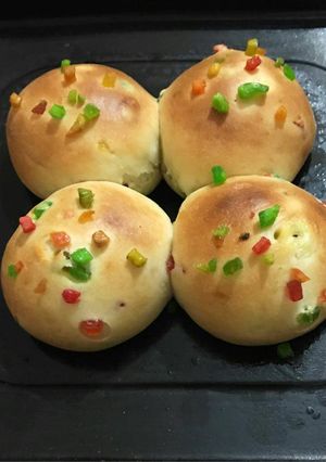 A picture of Tutti frutti bun.
