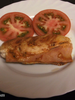 Una foto de Pechuga de pollo rellena de jamón en dulce y hecha a la plancha