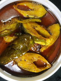 ইলিশ মাছের ঝোল আলু, বেগুন দিয়ে (ilish macher jhol aloo begun diye recipe in Bengali) রেসিপির প্রধান ছবি