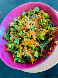 भिंडी मसाला(Bhindi masala recipe in Hindi) रेसिपी मुख्य फोटो