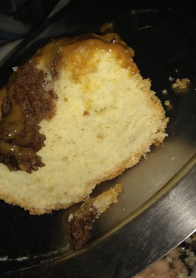 Una foto de Budín marmolado con dulce de leche