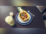 Piña Rellena de mariscos