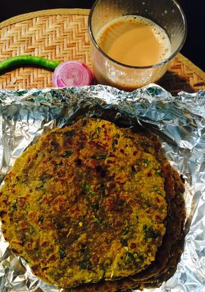 A picture of Bajare ki roti.