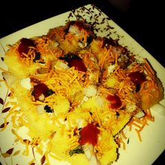 A picture of Dhokla chaat.