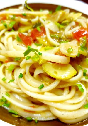 O poză a rețetei Linguini cu anșoa, capere și dovlecel.