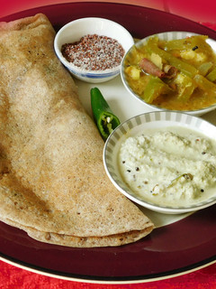 சத்து சுவை நிறைந்த கேழ்வரகு தோசை(ragi dosai recipe in tamil) செய்முறை முக்கிய புகைப்படம்