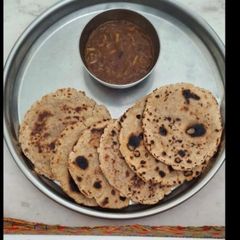 A picture of Aachari Bhakhri.