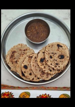 A picture of Aachari Bhakhri.