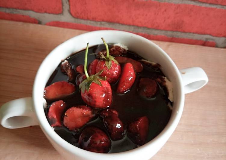 Masakan Unik Strawberry saus cokelat Sedap Nikmat