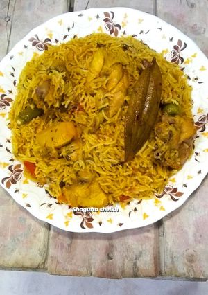 A picture of Spicy chicken biryani.