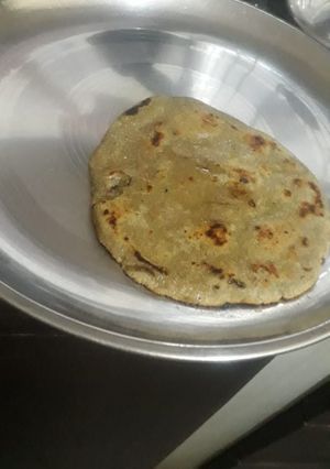 A picture of Bajre ki roti.