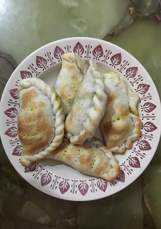 Una foto de Empanadas de carne cortada a cuchillo