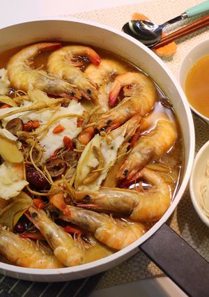 藥膳麻油酒煮蝦 的食譜成品照片