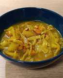 Sopa de repollo al curry Madrás