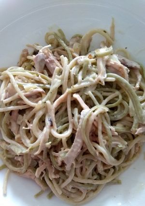 Una foto de Pastas con pollo y crema de leche
