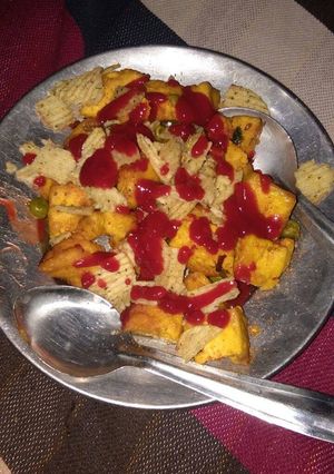 कुरकुरी पनीर चिप्स चाट (Cranchi Paneer chips chaat recipe in hindi) रेसिपी मुख्य फोटो