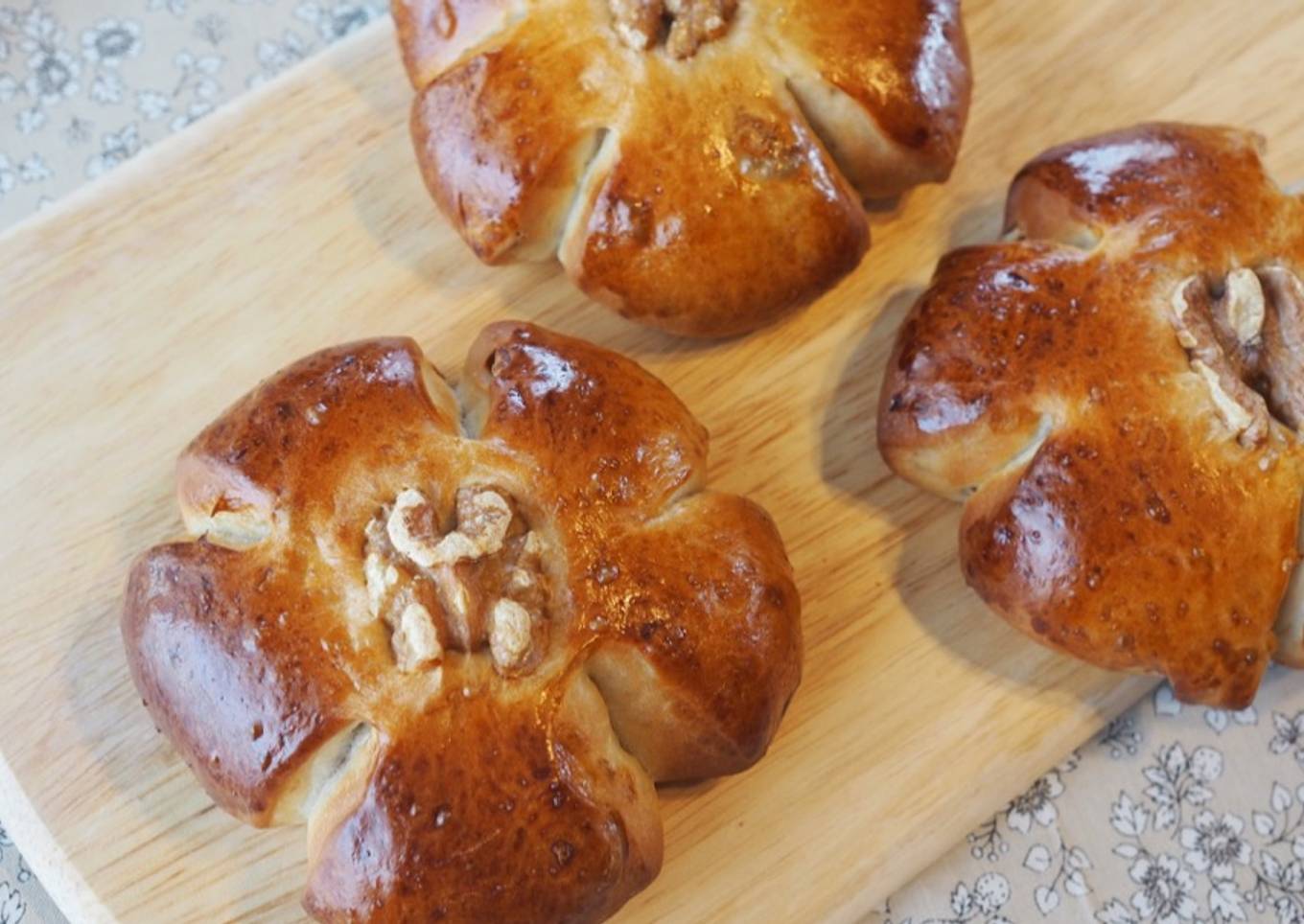 Pan de nueces (くるみパン, Kurumipan)