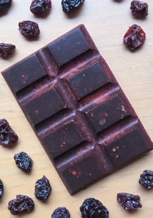 Una foto de Chocolate con pasas de uva sultanitas 🍫 sin azúcar ni edulcorante 🍇7 de julio, día mundial del cacao