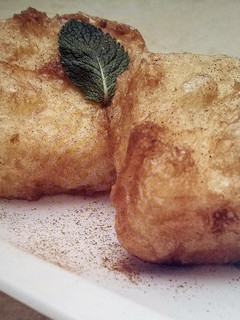 Una foto de Leche frita a la esencia de menta