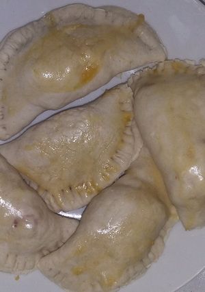 Una foto de Empanadas de queso fundido con masa de pizza