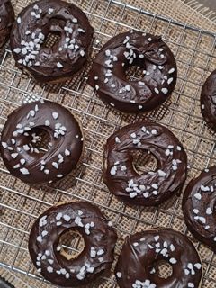 Una foto de Donuts de naranja y chocolate