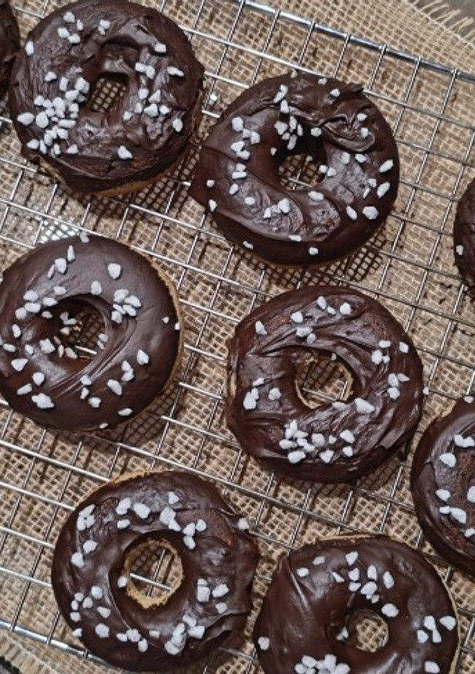 Una foto de Donuts de naranja y chocolate