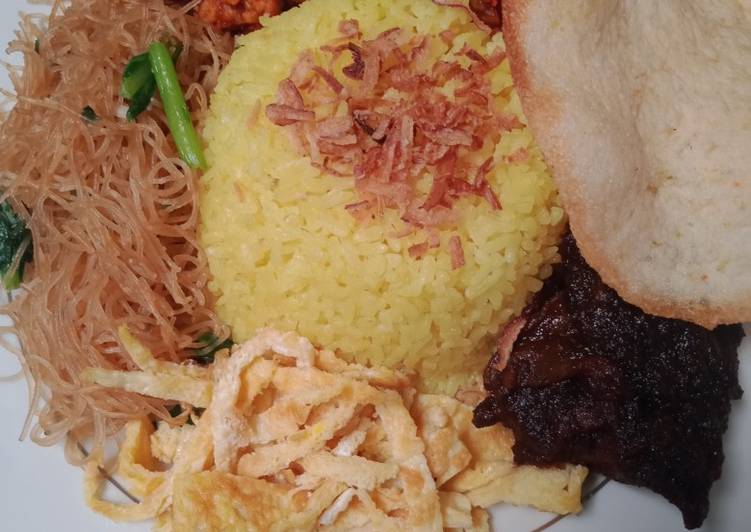 Lagi Viral Resep Nasi kuning yang Menggugah Selera
