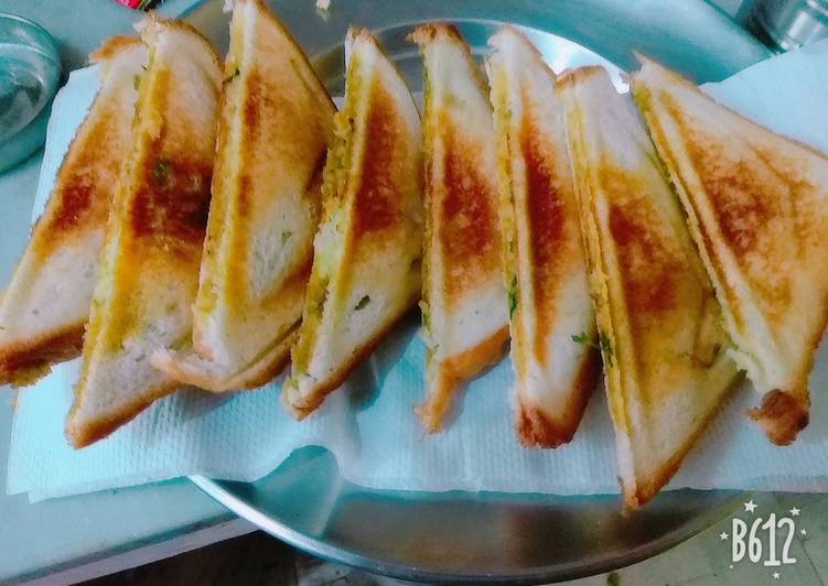 Recipe of Any-night-of-the-week Aloo Masala Sandwich