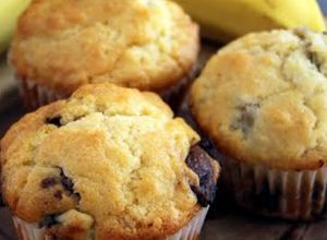 Zdjęcie przepisu Muffinki bananowo-czekoladowe bez cukru.