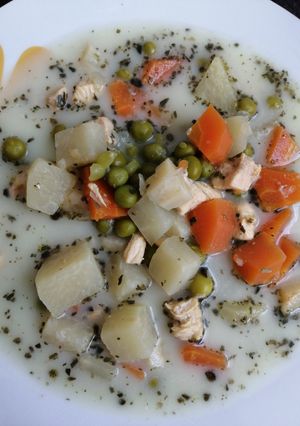 Tárkonyos csirkeragu leves recept fotója