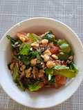 Ensaladita de tomate 🍅 y rúcula, con semillas y nueces