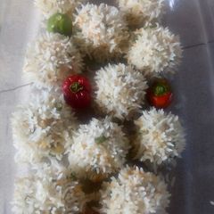 A picture of Chicken rice meatballs.