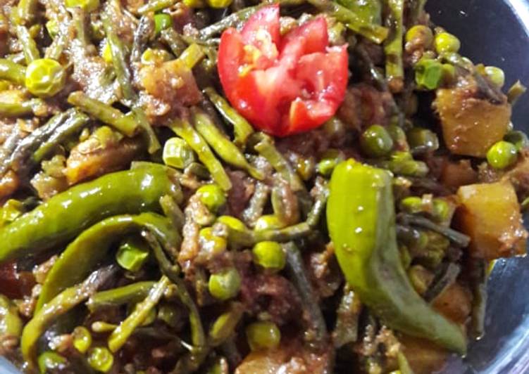 Recipe of Speedy Freanch Beans and Aloo Mater Ki Sabzi