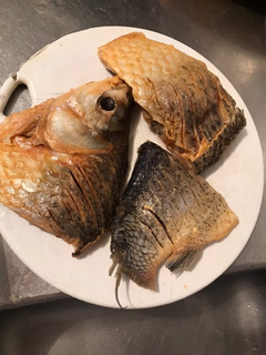 Una foto de Pescado bocachico frito
