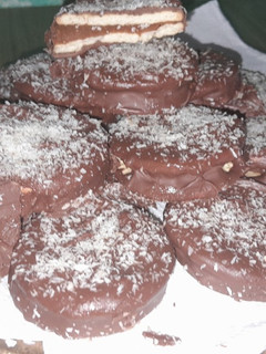 Una foto de Alfajores Con galletitas María